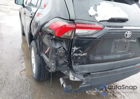2021 Toyota Rav4 Xle z USA, uszkodzony, nr VIN 2T3P1RFV0MC243426